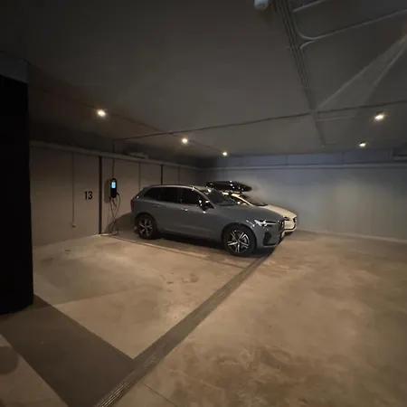 Cadordzina Free Parking Old Town *